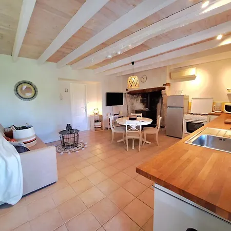 펜션 Gite Coursaint-pierre Paulhiac